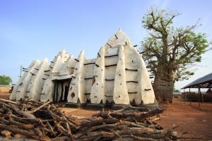 Die Moschee im Dorf Larabanga im Nordwesten Ghanas