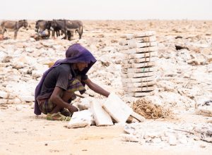 Salzarbeiter in der Danakil-Wüste