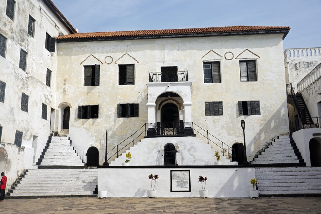 Innenhof von Elmina Castle in Ghana, einem Drehort von Werner Herzogs Film „Cobra Verde“.